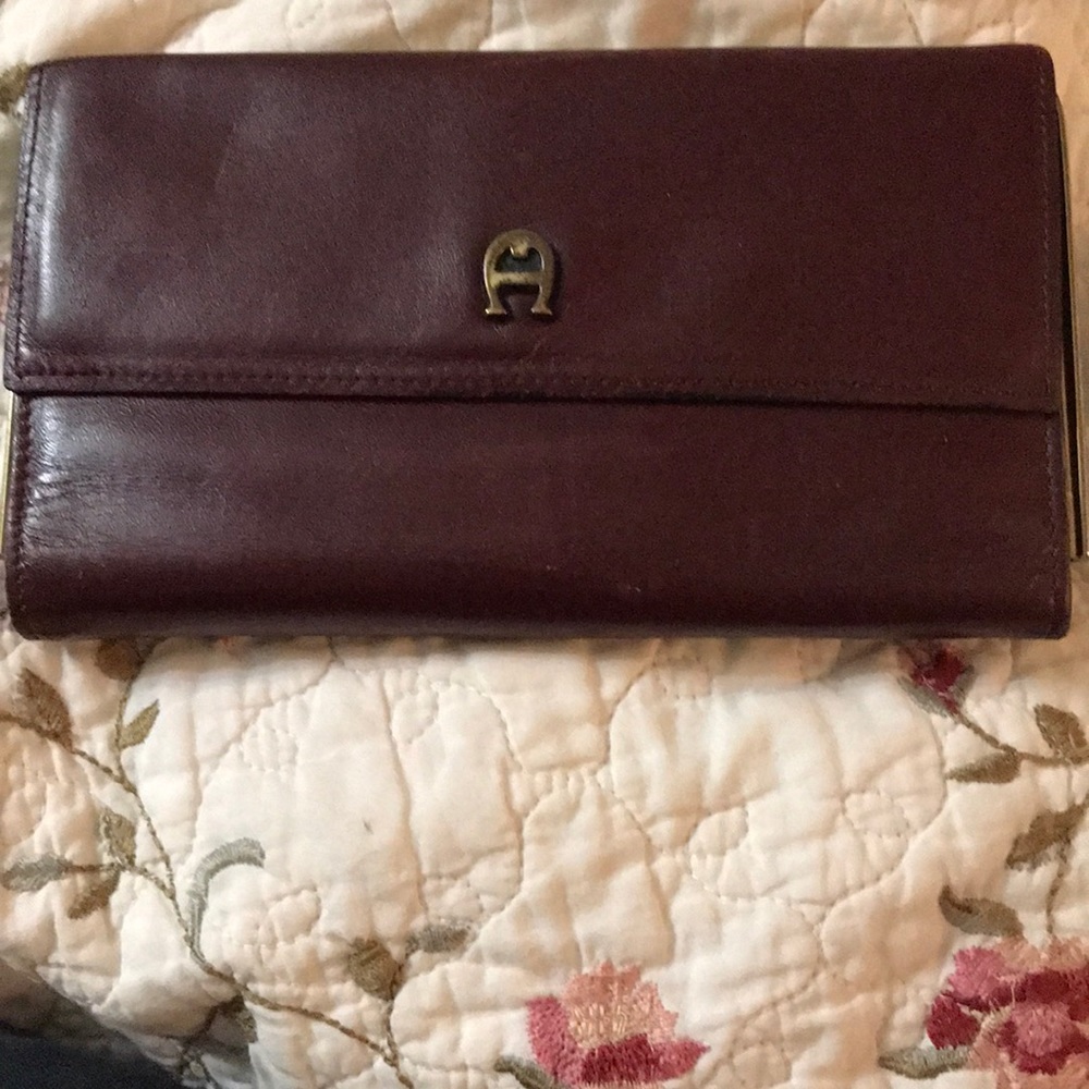 Etienne Aigner billfold. Leather.